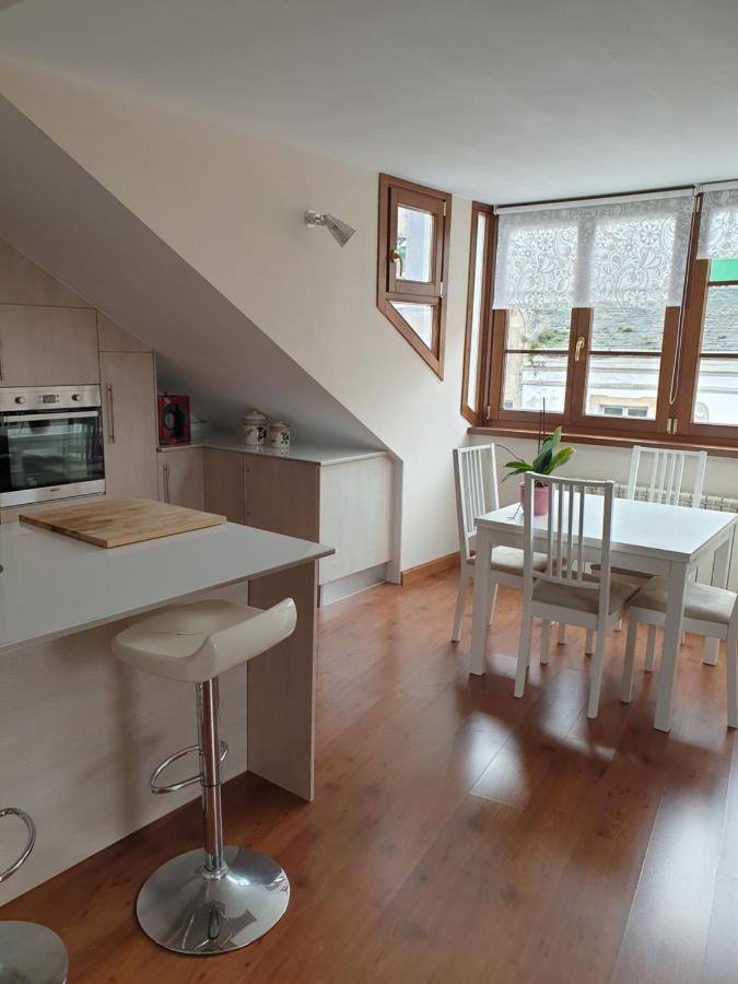 Atico Cine Colon Apartman Ribadeo Kültér fotó